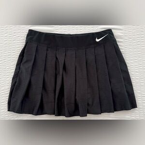 ***SOLD*** NIKE FITDRY Size XS (0-2) Pleated Tennis Skort Black